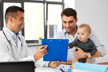 Image showing father with baby and doctor at clinic