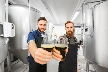 Image showing brewers clinking glasses of craft beer at brewery