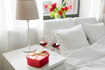 Image showing gift and two glasses of wine in bedroom at home