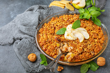 Image showing Summer pear pie with crumbs.