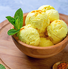 Image showing Artisanal ice cream with turmeric (Golden ice cream).