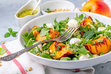 Image showing Salad with grilled nectarines, arugula and pesto.