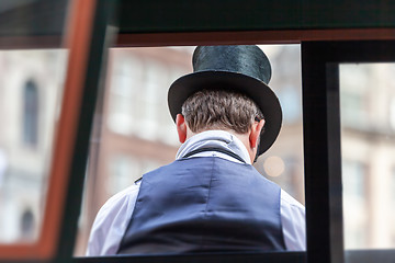 Image showing Man with cylinder from behind