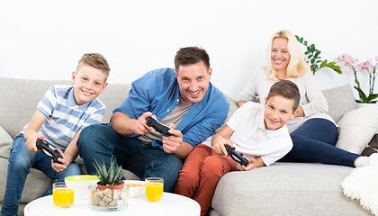 Image showing Happy young family playing videogame On TV.