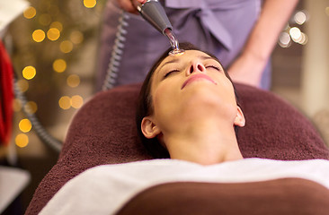 Image showing woman having hydradermie facial treatment in spa