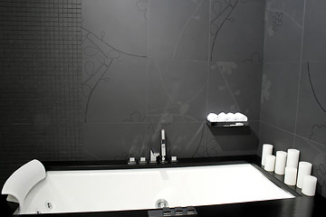 Image showing Black bathtub 2