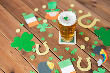 Image showing glass of beer and st patricks day party props