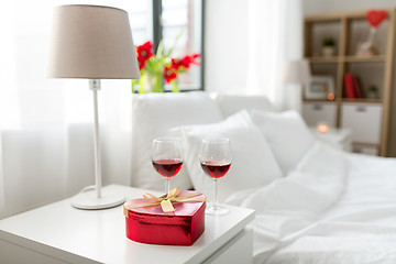 Image showing gift and two glasses of wine in bedroom at home