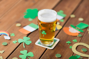 Image showing glass of beer and st patricks day party props