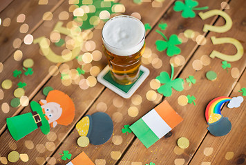 Image showing glass of beer and st patricks day party props