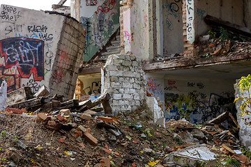 Image showing Ruins of white bricks house.