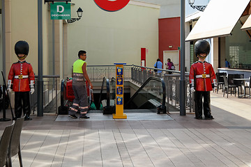 Image showing Guards at Boulevard