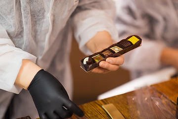 Image showing worker packing candies at confectionery shop