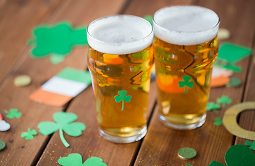 Image showing glasses of beer and st patricks day party props