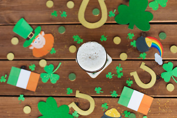 Image showing glass of beer and st patricks day party props