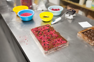 Image showing chocolate with berries at confectionery shop