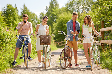 Image showing couple with bicycles and smartphone in summer