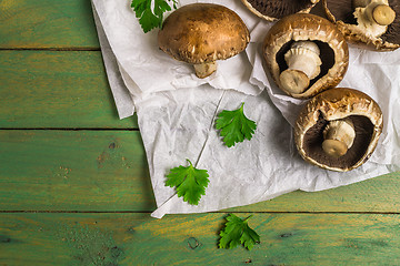 Image showing Fresh uncooked brown mushrooms