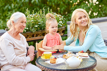 Image showing mother, daughter and grandmother at cafe