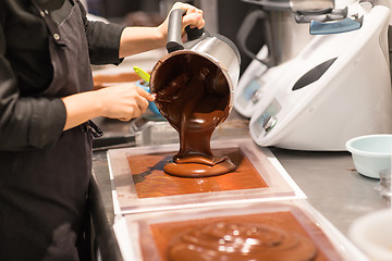 Image showing confectioner makes chocolate dessert at sweet-shop