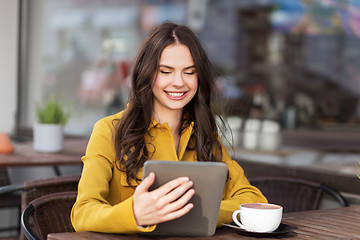 Image showing teenage girl with tablet pc and drink at cafe