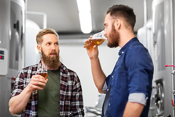 Image showing men drinking and testing craft beer at brewery