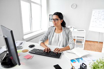 Image showing businesswoman with computer working at office