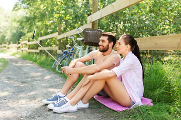 Image showing couple with bicycles taking selfie by smartphone