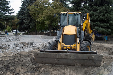 Image showing Yellow excavator