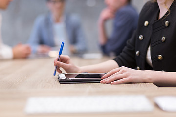 Image showing businesswoman hand using pen