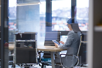 Image showing Businesswoman using tablet