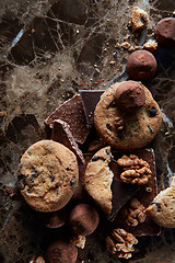 Image showing Fresh chocolate chip cookies