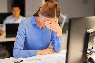 Image showing businesswoman with computer at night office