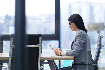 Image showing Businesswoman using tablet