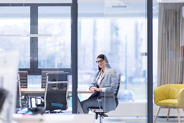 Image showing Businesswoman using tablet