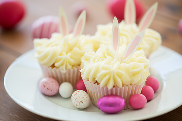 Image showing cupcakes with easter eggs and candies on plate