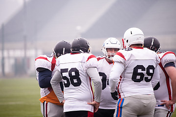 Image showing american football players discussing strategy