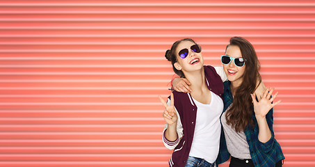 Image showing happy teenage girls in sunglasses showing peace