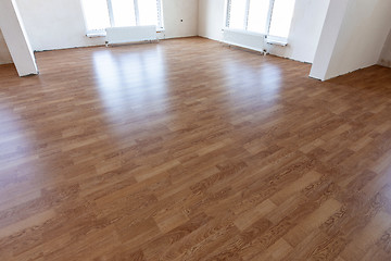 Image showing Laminate flooring in the interior of a spacious room in a new building