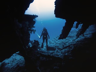 Image showing Scuba diver descending to the bottom