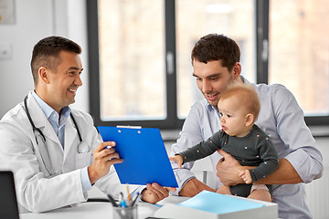 Image showing father with baby and doctor at clinic