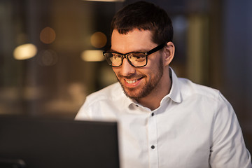 Image showing businessman with computer working at night office