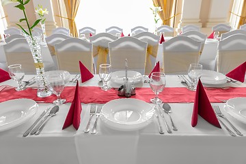 Image showing Plates and dishes on dining table