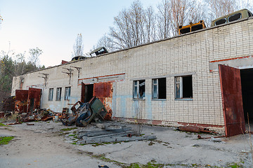 Image showing Abandoned truck left outside