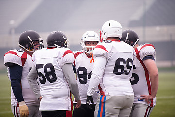 Image showing american football players discussing strategy