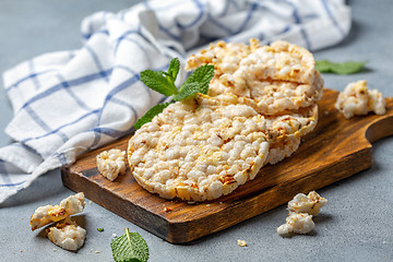Image showing Puffed rice wholegrain bread with lemon.