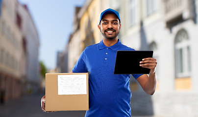 Image showing delivery man with tablet pc and parcel in city