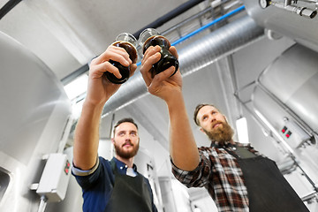 Image showing brewers clinking glasses of craft beer at brewery