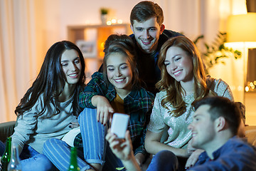 Image showing friends with smartphone watching tv at home