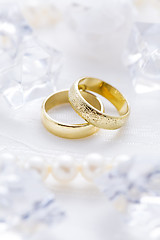 Image showing Two golden rings with pearl necklace and on white background